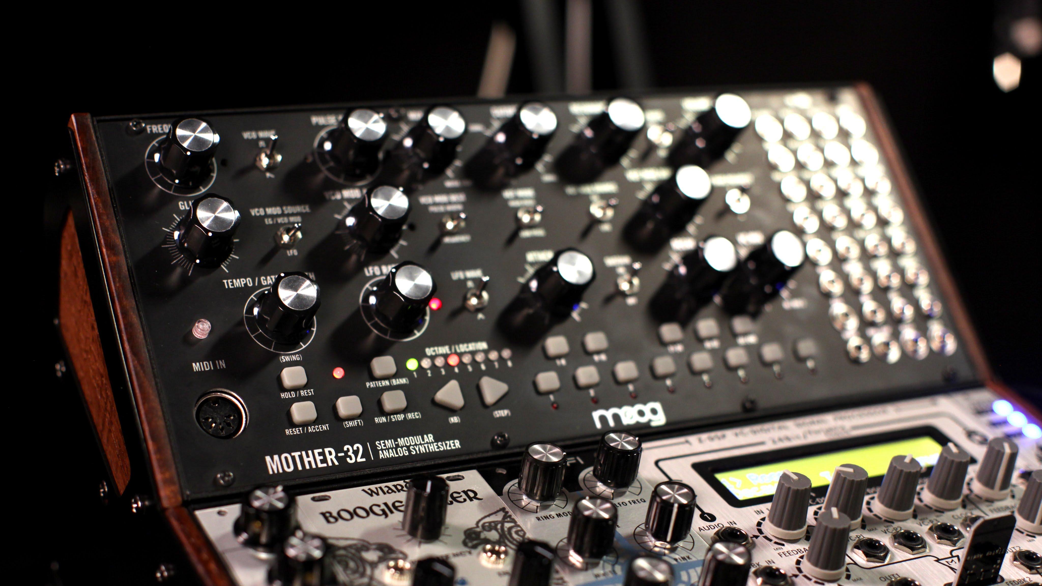 Moog mother 32